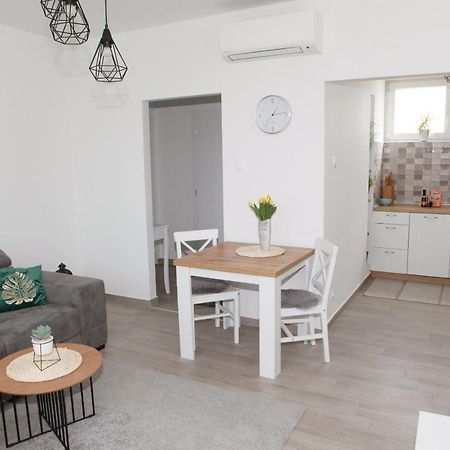 Apartman Lucija カルロヴァッツ エクステリア 写真