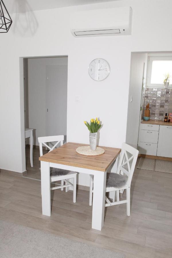 Apartman Lucija カルロヴァッツ エクステリア 写真