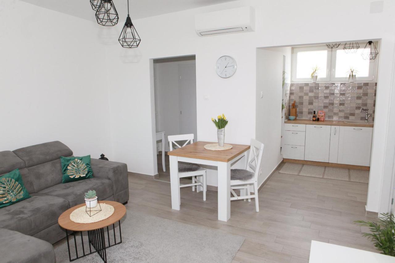 Apartman Lucija カルロヴァッツ エクステリア 写真