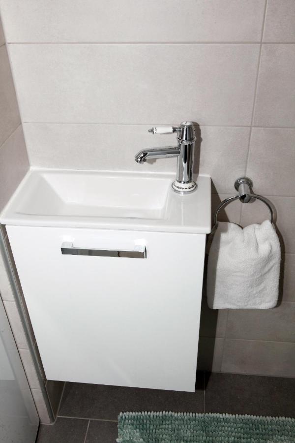 Apartman Lucija カルロヴァッツ エクステリア 写真