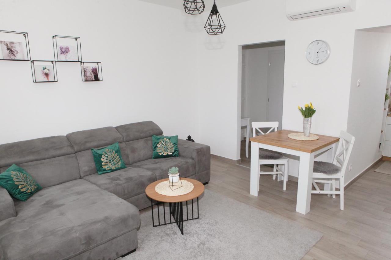Apartman Lucija カルロヴァッツ エクステリア 写真