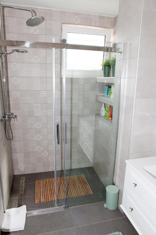 Apartman Lucija カルロヴァッツ エクステリア 写真