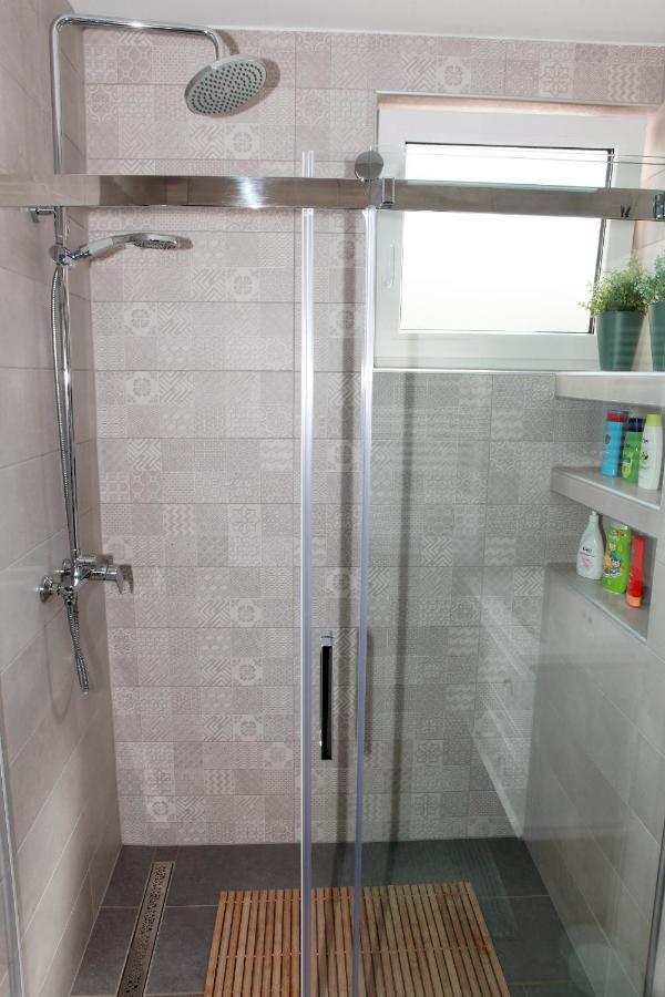 Apartman Lucija カルロヴァッツ エクステリア 写真